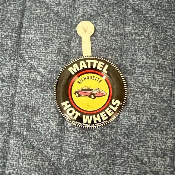 Matchbox vintage cars, Corgi toys and Matchbox vintage catalogs, Mattel tin pin - Picture 6 of 13